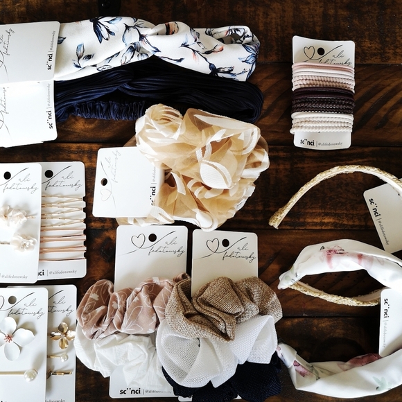 Accessory Lot - Picture 2 of 10